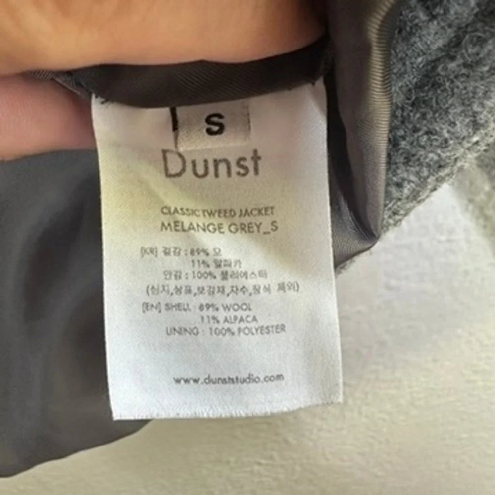 Dunst silhouette preppy shoulders